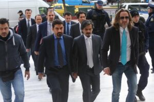 Χορήγηση ασύλου στους οκτώ Τούρκους αξιωματικούς ζητούν οι συνήγοροί τους 