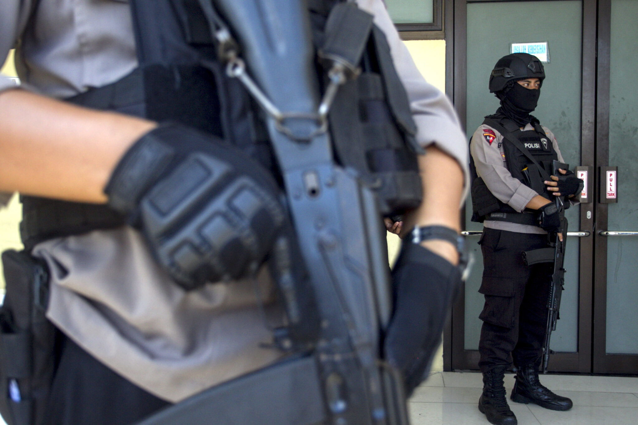 Ινδονησία: Επίθεση στο αρχηγείο της αστυνομίας