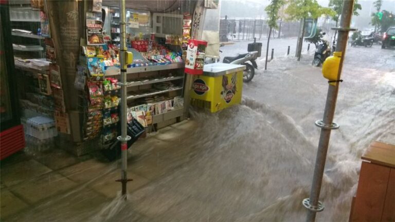 Σφοδρή κακοκαιρία πλήττει τη Θεσσαλονίκη (ΦΩΤΟ)