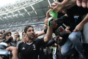 Δάκρυσε στο αντίο ο Μπουφόν