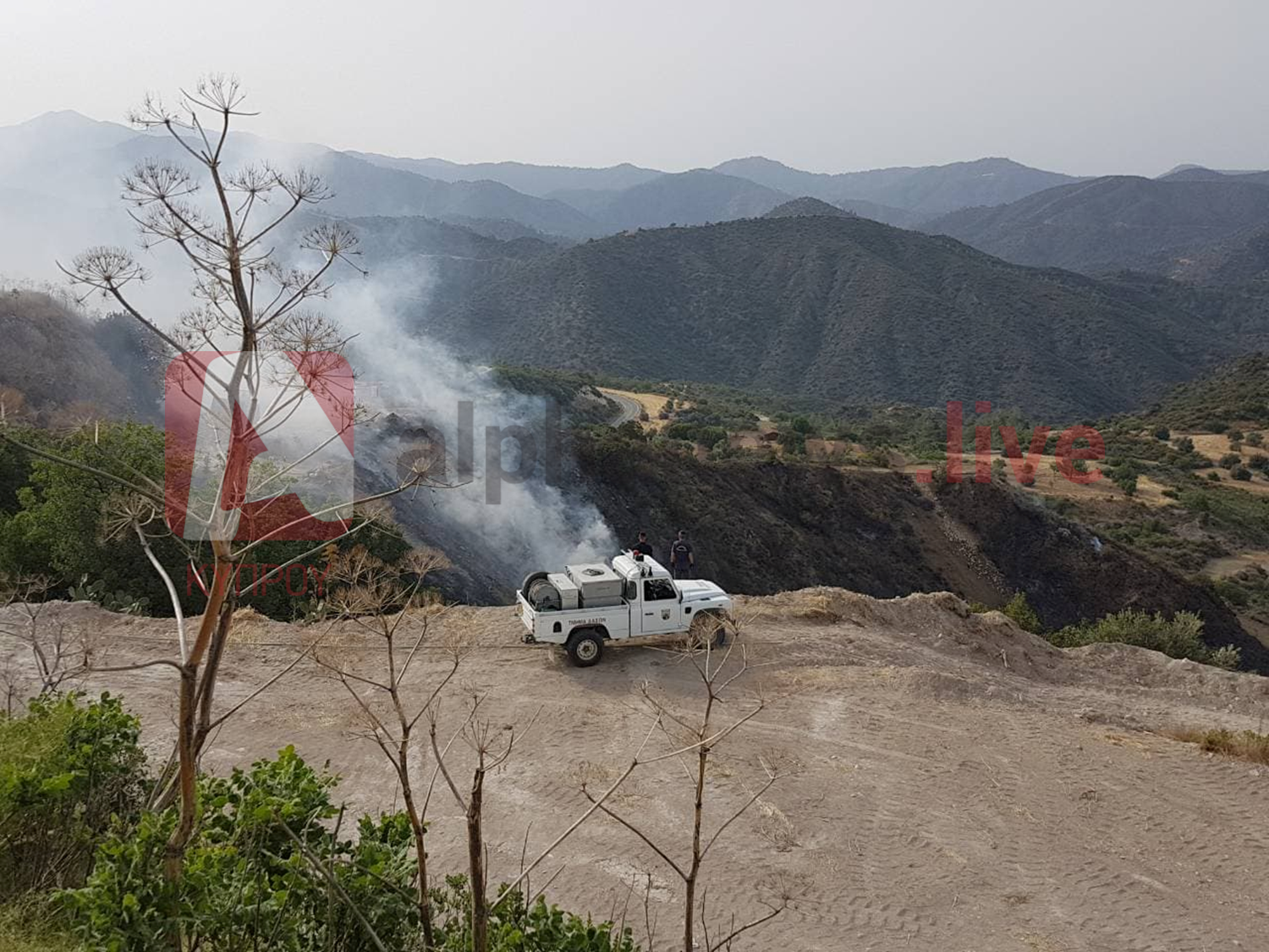 Πυρκαγιά ξέσπασε μεταξύ Λευκάρων και Κόρνου