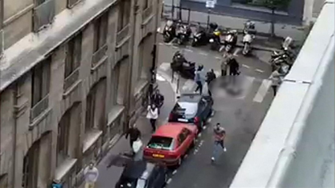 Το προφίλ του δράστη του επεισοδίου με μαχαίρι στο Παρίσι