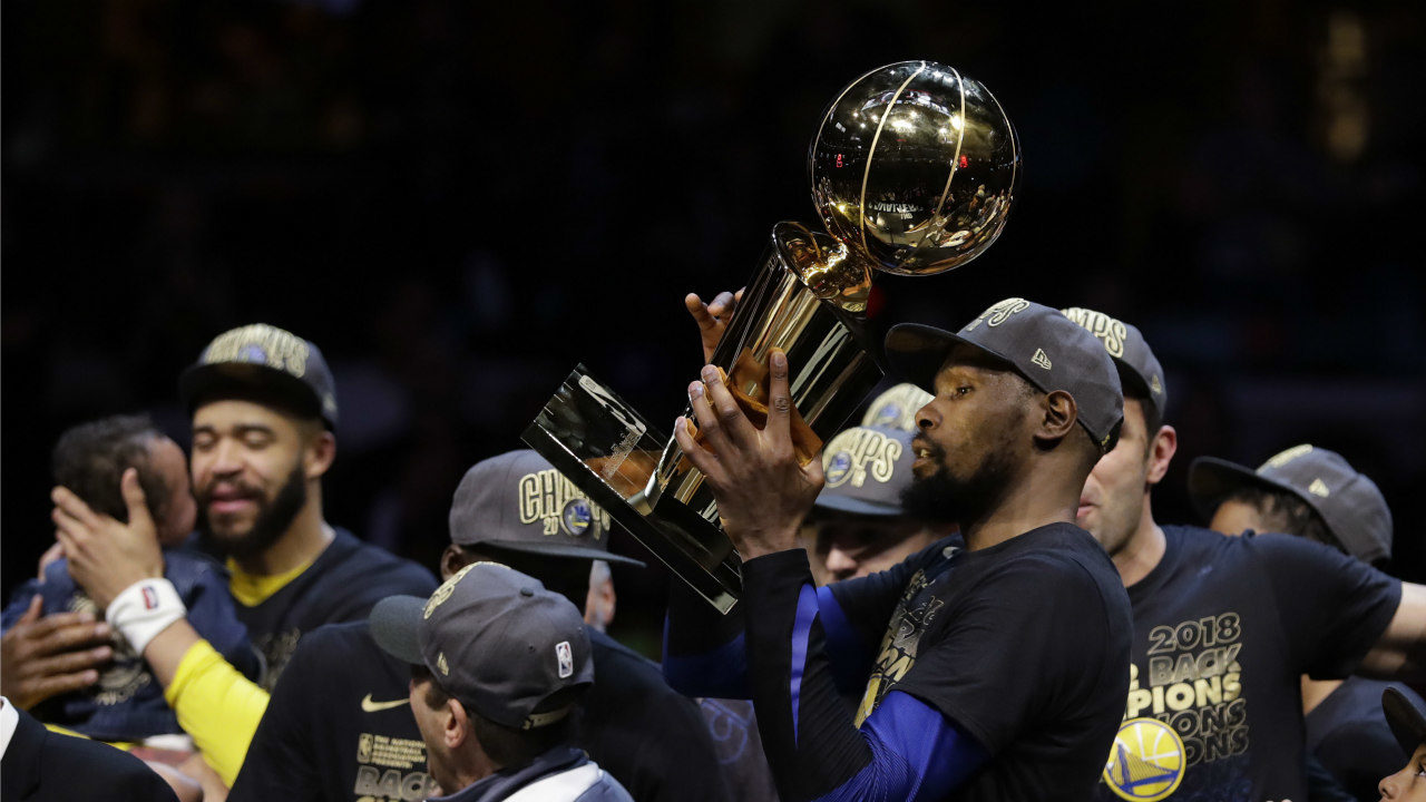 Πρωταθλητές οι Γουόριορς με «σκούπα»