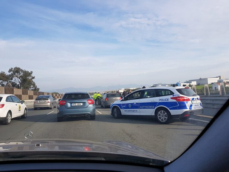 Τροχαίο ατύχημα στον αυτοκινητόδρομο και τραυματισμός ενός ατόμου