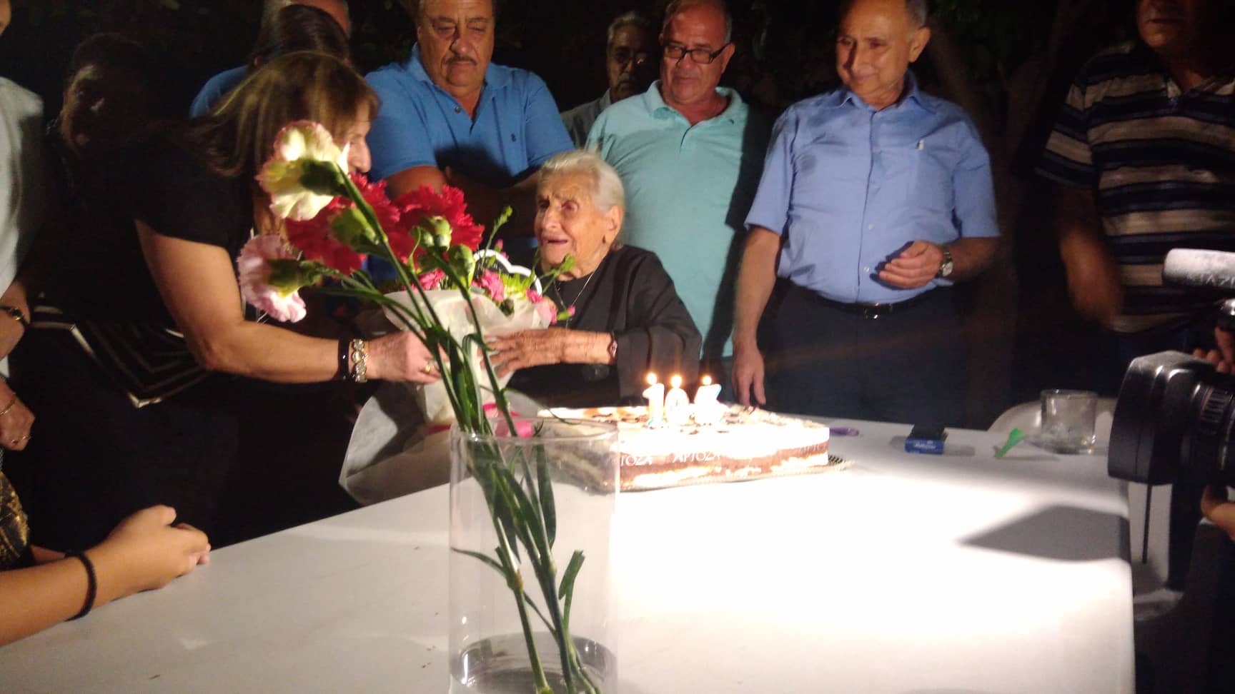 Μαρία Μερακλή: Έγινε 104… η κόρη της από Αυστραλία της κάνει έκπληξη! (ΒΙΝΤΕΟ)