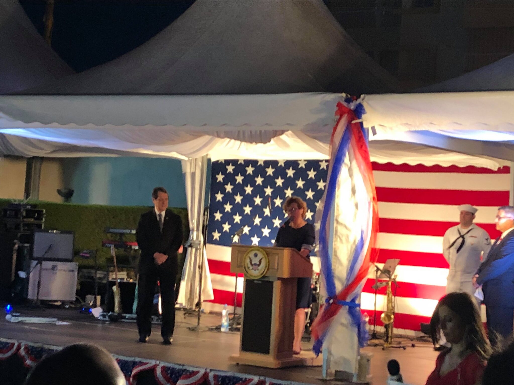 Αμερικάνικη Πρεσβεία: Οι χοροί, τα αυτοκίνητα και το παρασκήνιο  (ΒΙΝΤΕΟ)