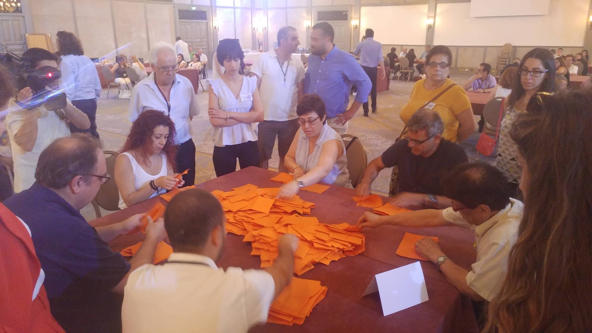 Εν αναμονή των αποτελεσμάτων της εκλογικής αναμέτρησης στο ΔΗΚΟ (BINTEO&ΦΩΤΟ)