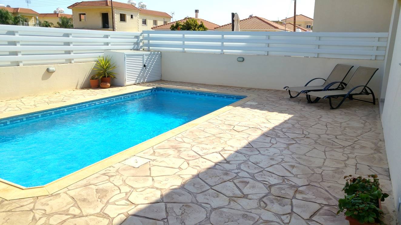 Τραγωδία στο Λιοπέτρι: 57χρονη εντοπίστηκε νεκρή σε πισίνα (ΒΙΝΤΕΟ)