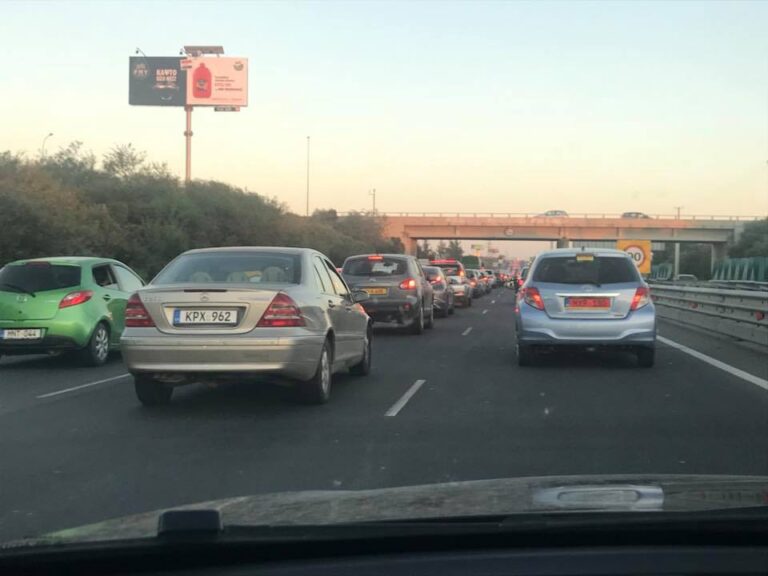 Μεγάλο μποτιλιάρισμα στον αυτοκινητόδρομο (ΦΩΤΟ)