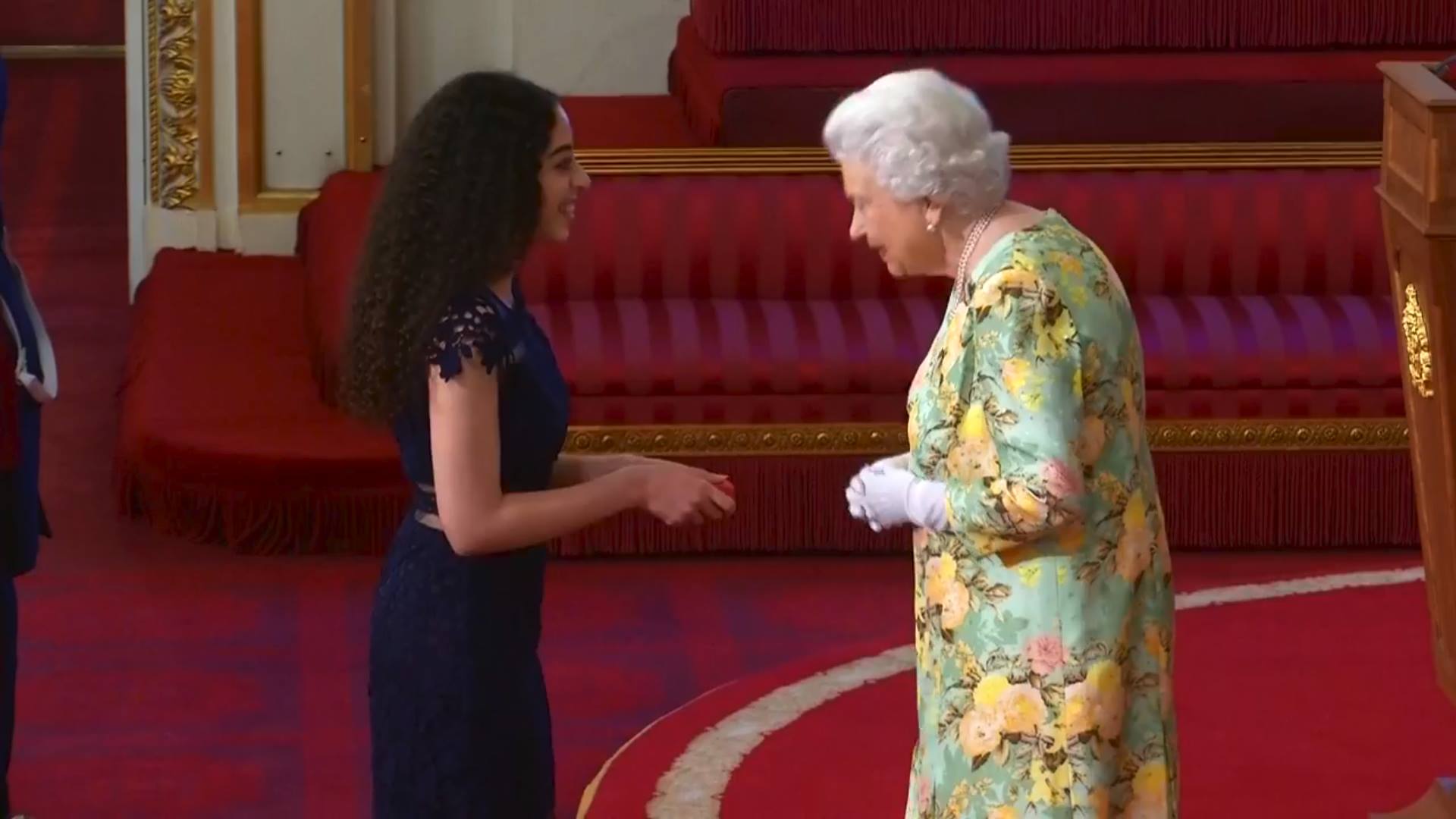 Απόφοιτος του Πανεπιστημίου UCLan Cyprus τιμήθηκε από τη βασίλισσα Ελισάβετ