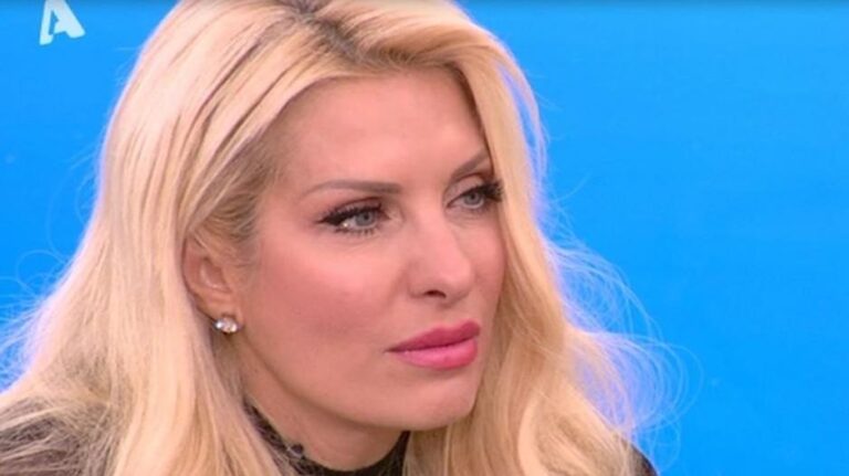 Ελένη Μενεγάκη: Δείτε τις φωτογραφίες από το 2004 που δημοσίευσε μόλις ξύπνησε!