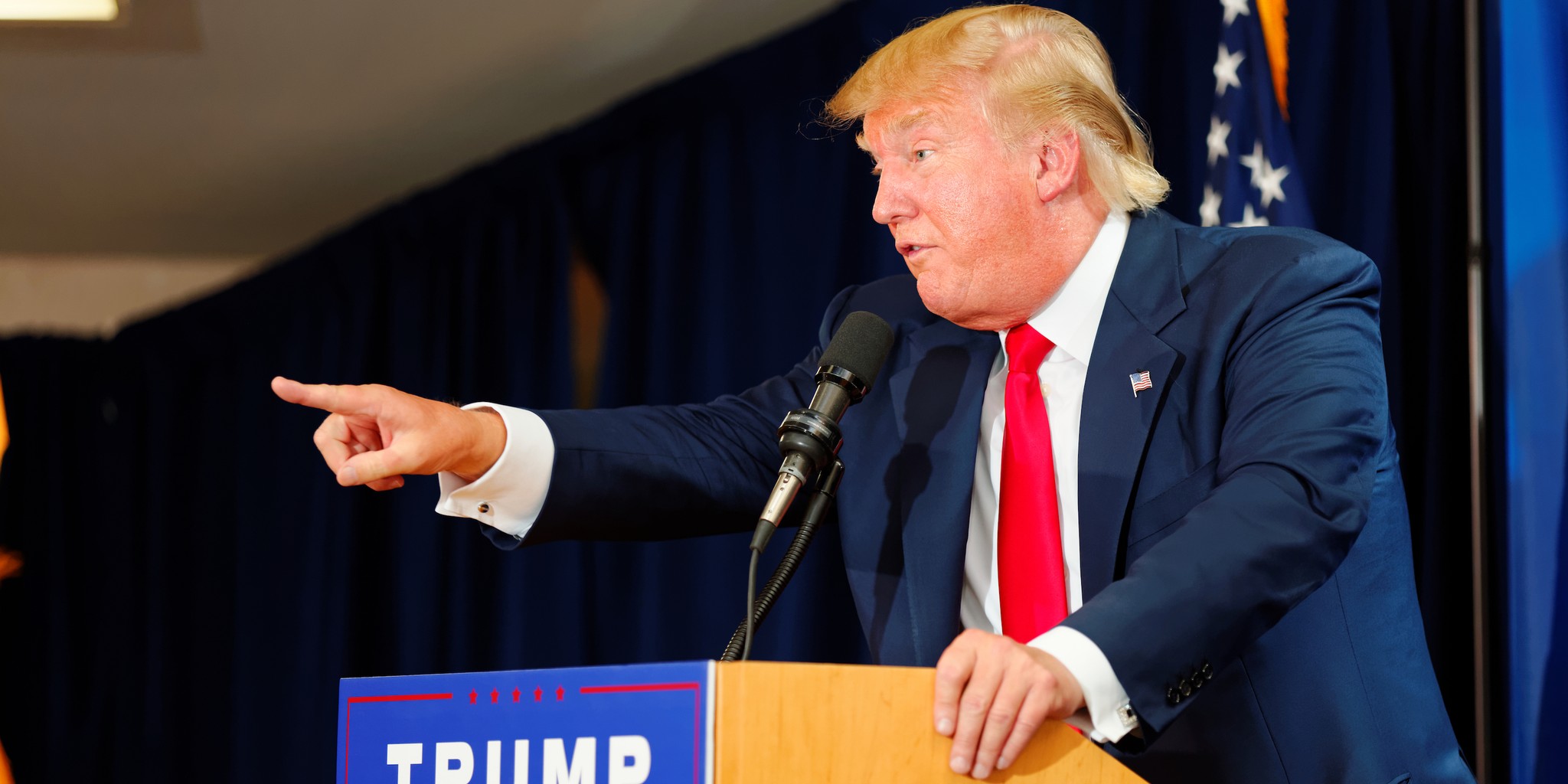 Δασμό 20% στα αυτοκίνητα που εισάγονται από Ευρώπη απειλεί να επιβάλει ο Τραμπ