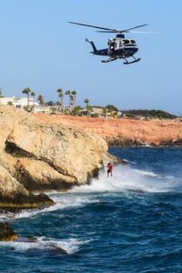 Επιχείρηση διάσωσης στο Κάβο Γκρέκο με γυναίκα τραυματία