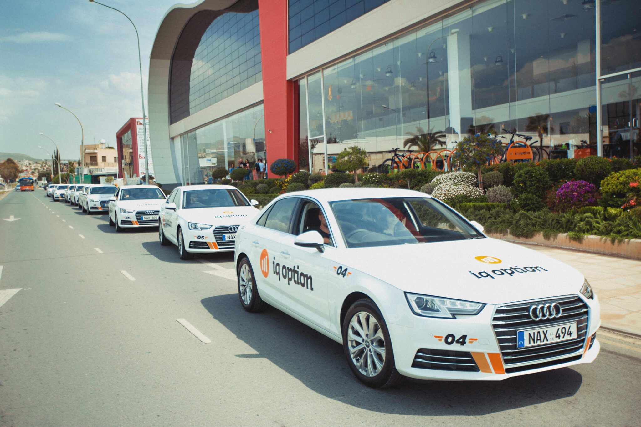 H ΙQ Option προσφέρει Audi A4 στους υπαλλήλους της