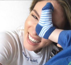 Η Αθηνά Οικονομάκου στη δουλειά με τον…δυόμιση μηνών γιο της(ΒΙΝΤΕΟ)