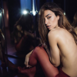 Τι κάνει η Ελένη Φουρέιρα στη μια η ώρα τα ξημερώματα στο σαλόνι της; (ΒΙΝΤΕΟ)