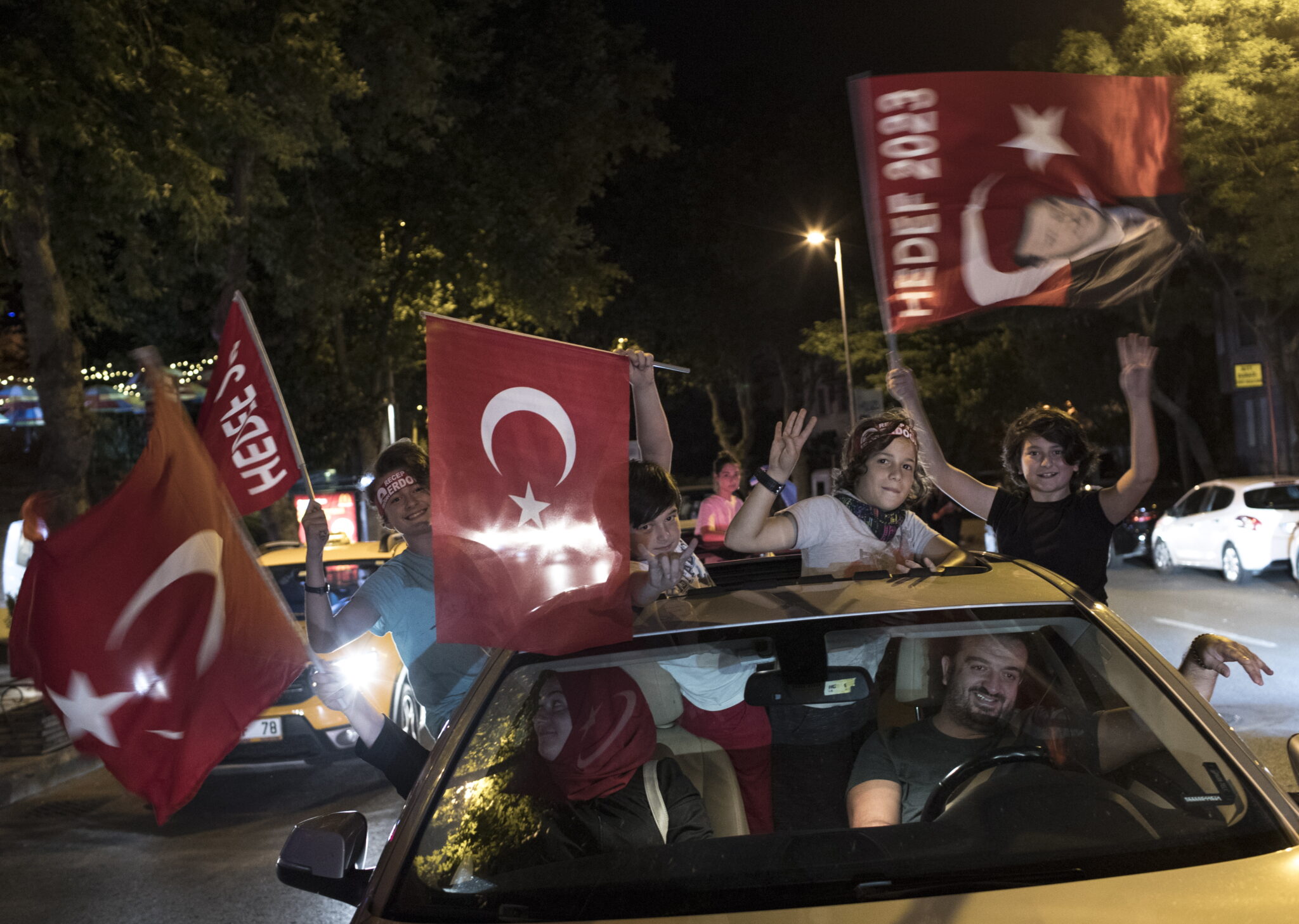 Τα πανηγύρια των οπαδών του Ερντογάν (ΒΙΝΤΕΟ)