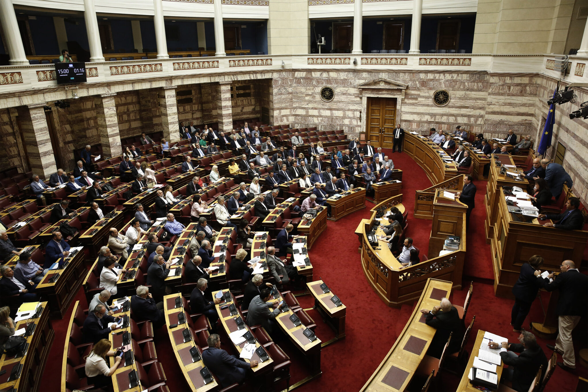 "Εμφύλιος" στη Βουλή των Ελλήνων για την πρόταση μομφής (ΒΙΝΤΕΟ)