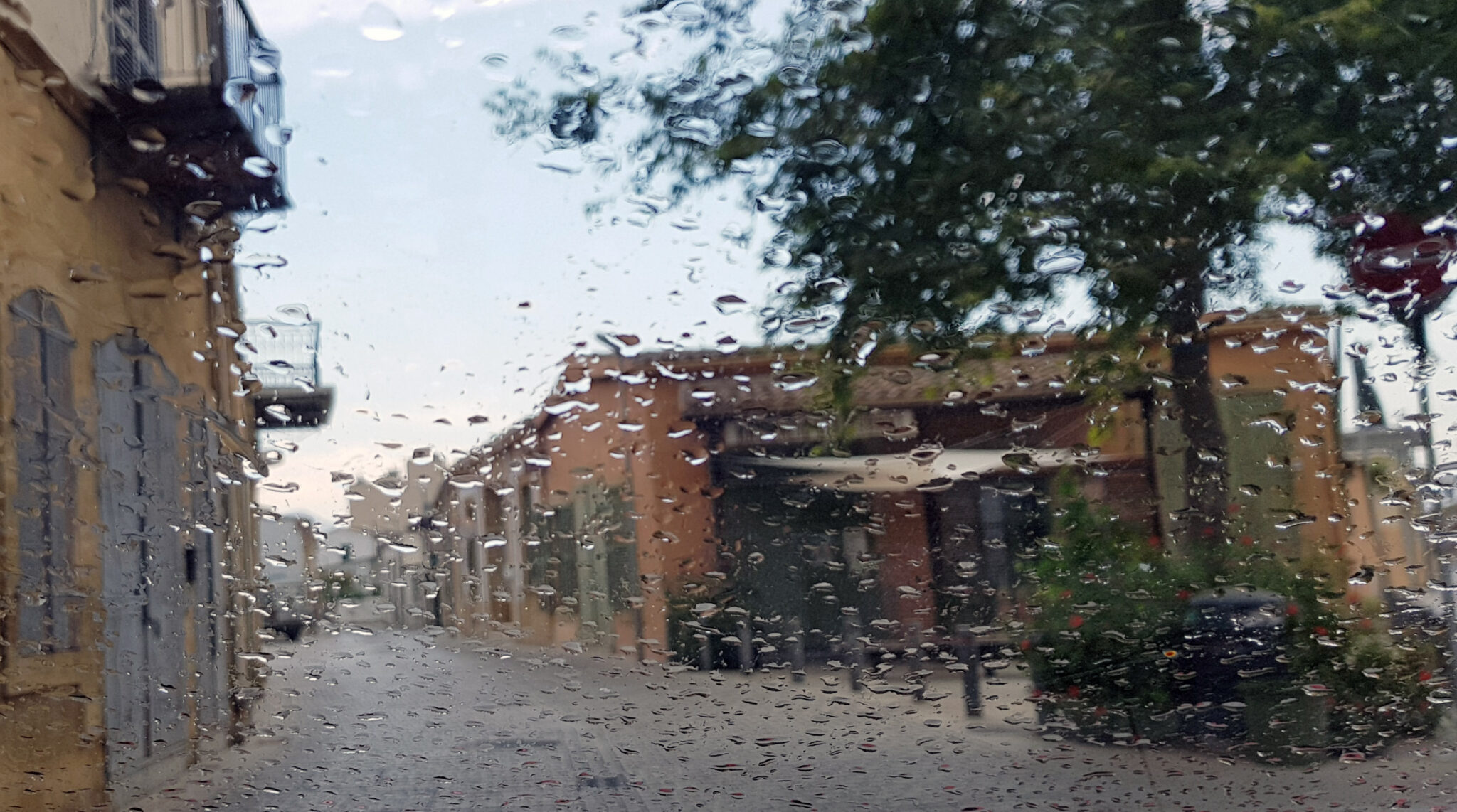 Βροχές μέχρι την Τετάρτη και μετά καλοκαίρι