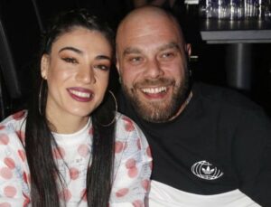 Ήβη Αδάμου: Στην αγκαλιά του Μιχάλη Κουινέλη στον 9ο μήνα της εγκυμοσύνης της