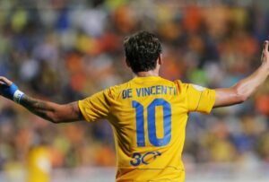 Πάει Ντουμπάι και μετά Πολωνία ο Ντε Βινσέντι