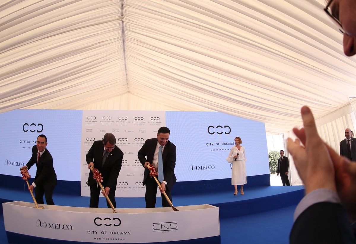 Με τo φτυάρι ανα χείρας ο Πρόεδρος της Δημοκρατίας (ΒΙΝΤΕΟ&ΦΩΤΟ)