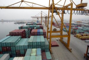 ΗΠΑ: Οι περιορισμοί στις επενδύσεις στοχοθετούν την Κίνα και όχι άλλες χώρες