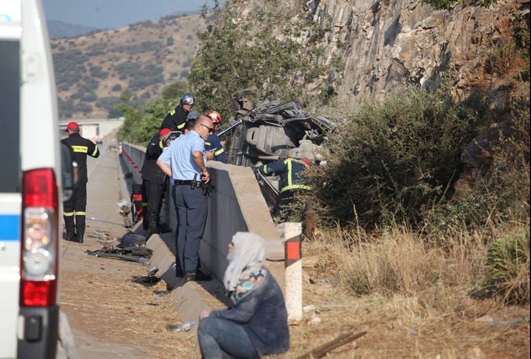 Καβαλά: Τραγικός θάνατος για έξι μετανάστες στα συντρίμια ενός βαν (ΦΩΤΟ)