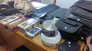 Στο σφυρί αζήτητα αντικείμενα από διαρρήξεις και κλοπές