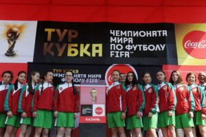 Ball girls αντί ball boys στην πρεμιέρα του μουντιάλ ! (ΒΙΝΤΕΟ)