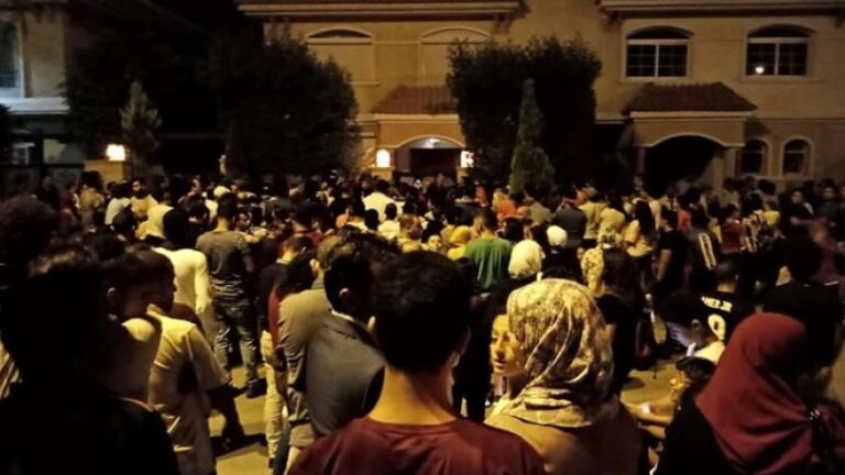 «Παράνοια» με Σαλάχ στην Αίγυπτο: Οπαδοί του έξω από το σπίτι του (ΒΙΝΤΕΟ)