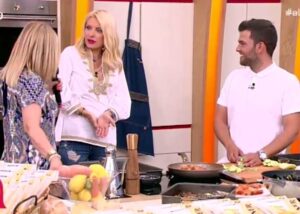 Η Ελένη Μενεγάκη μας συστήνει τη μητέρα του Πέτρου Συρίγου (ΒΙΝΤΕΟ)