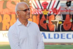 Ο πρόεδρος της Σαλαμίνας αποκάλυψε  στον Alpha τους «μνηστήρες» για Κούσουλο