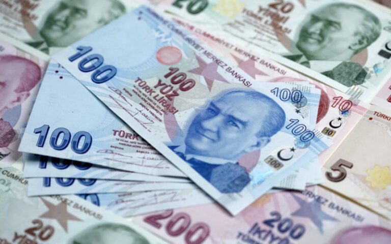 Τουρκία: Η κατρακύλα της λίρας φέρνει "βροχή" αιτημάτων για αναδιαρθρώσεις
