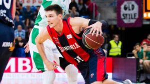 Κοιτάζει Τζάνινγκ ο Πασκουάλ