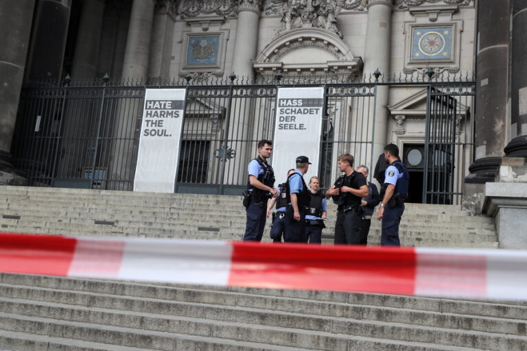 Γερμανία: Αστυνομικός πυροβόλησε άνδρα στον καθεδρικό ναό (ΒΙΝΤΕΟ)