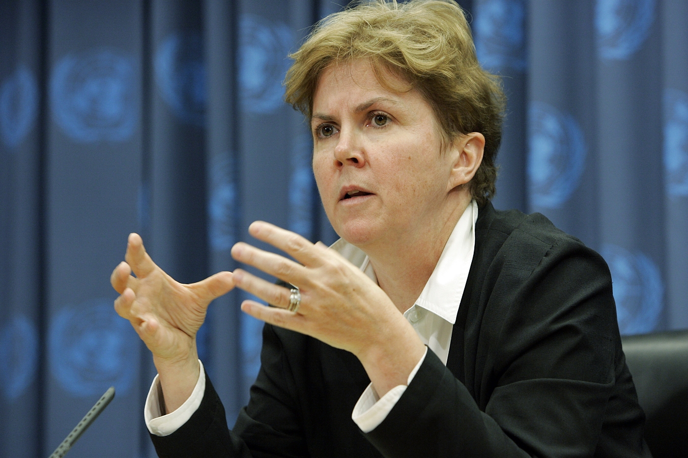 Στην Κύπρο η Λουτ με επαφές "πυξίδα" για τις διαπραγματεύσεις (ΒΙΝΤΕΟ)