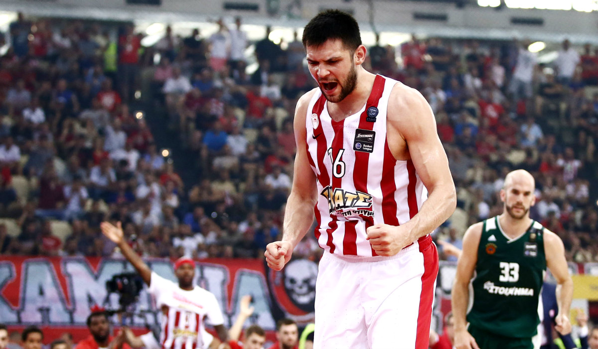 Για τρία ακόμα χρόνια στον Ολυμπιακό ο Παπανικολάου