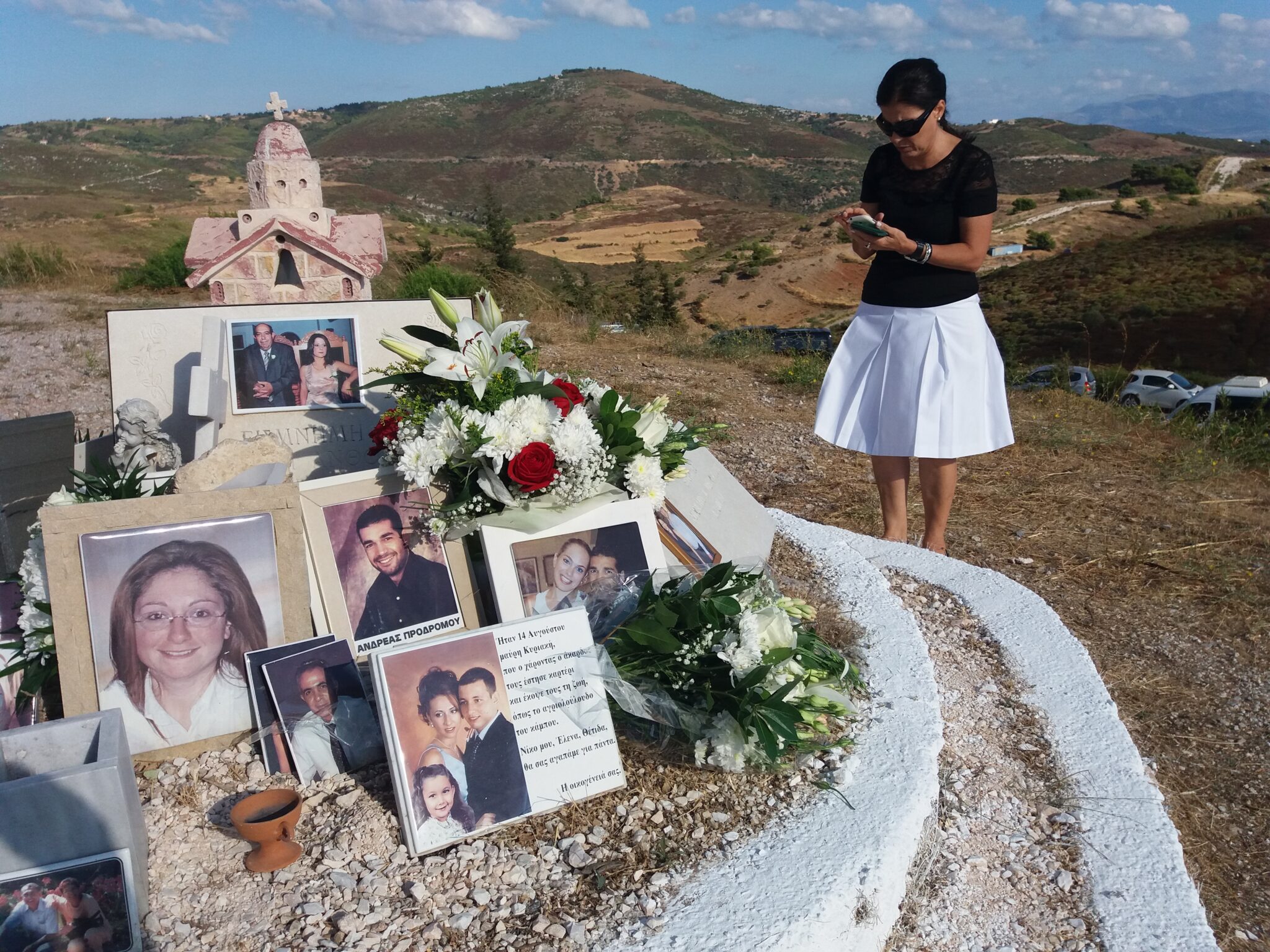 Στη σκιά της τραγωδίας στο Μάτι, το μνημόσυνο των 121 θυμάτων του Helios (ΦΩΤΟ)