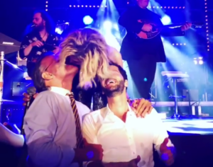 Η Άννα Βίσση φίλησε στο στόμα τον Ηλία Ψινάκη (ΒΙΝΤΕΟ)