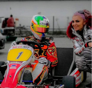 Η εντυπωσιακή πρόταση γάμου στην Έλια Ιωαννιδου σε… πίστα αυτοκινήτων(ΒΙΝΤΕΟ)