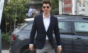 Και ο Σάκης Ρουβάς ανάμεσα στους "τυχερούς" της καταστροφικής πυρκαγιάς