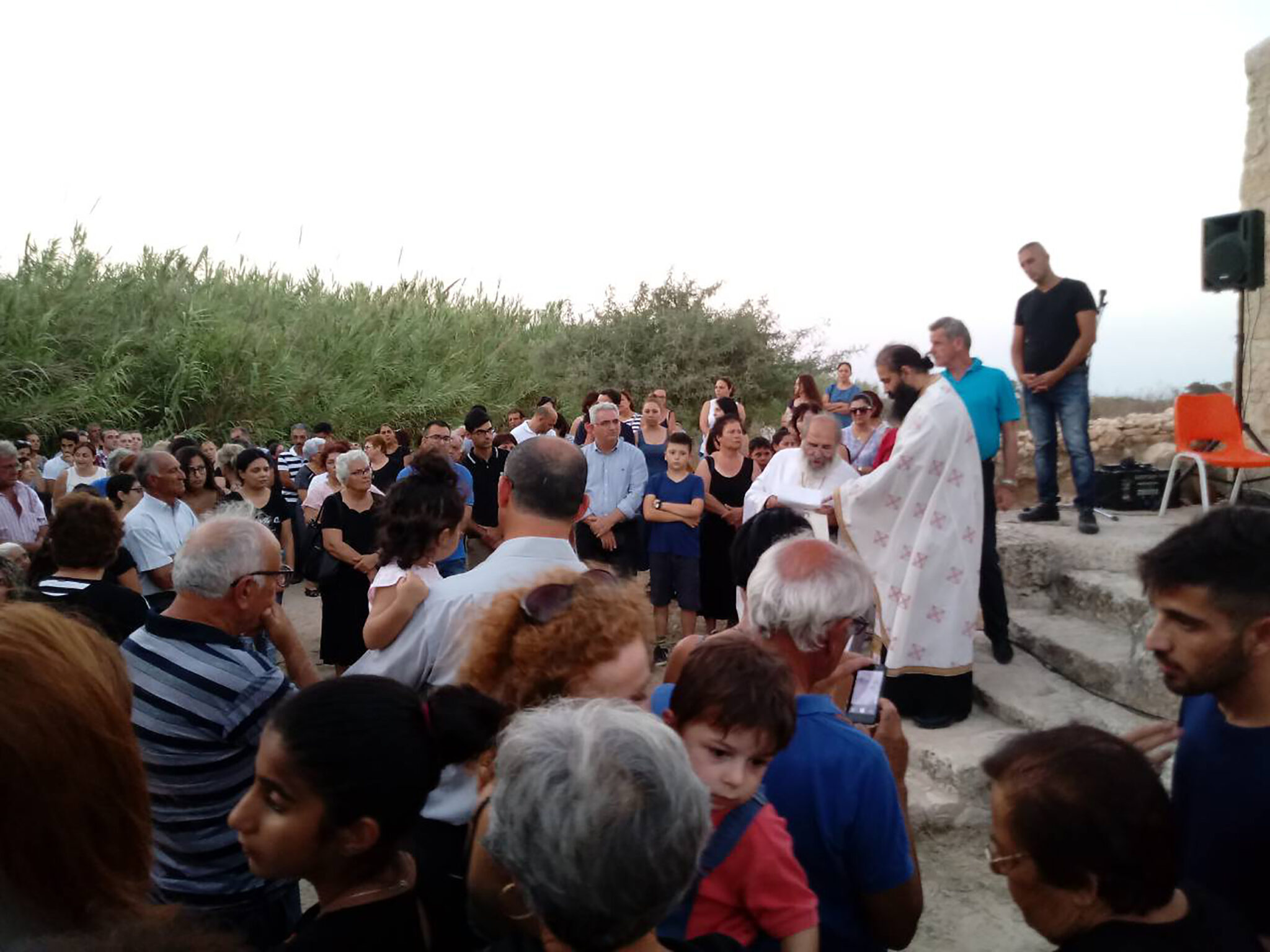 Πλήθος πιστών στην κατεχόμενη Αγία Μαρίνα στη Δερύνεια