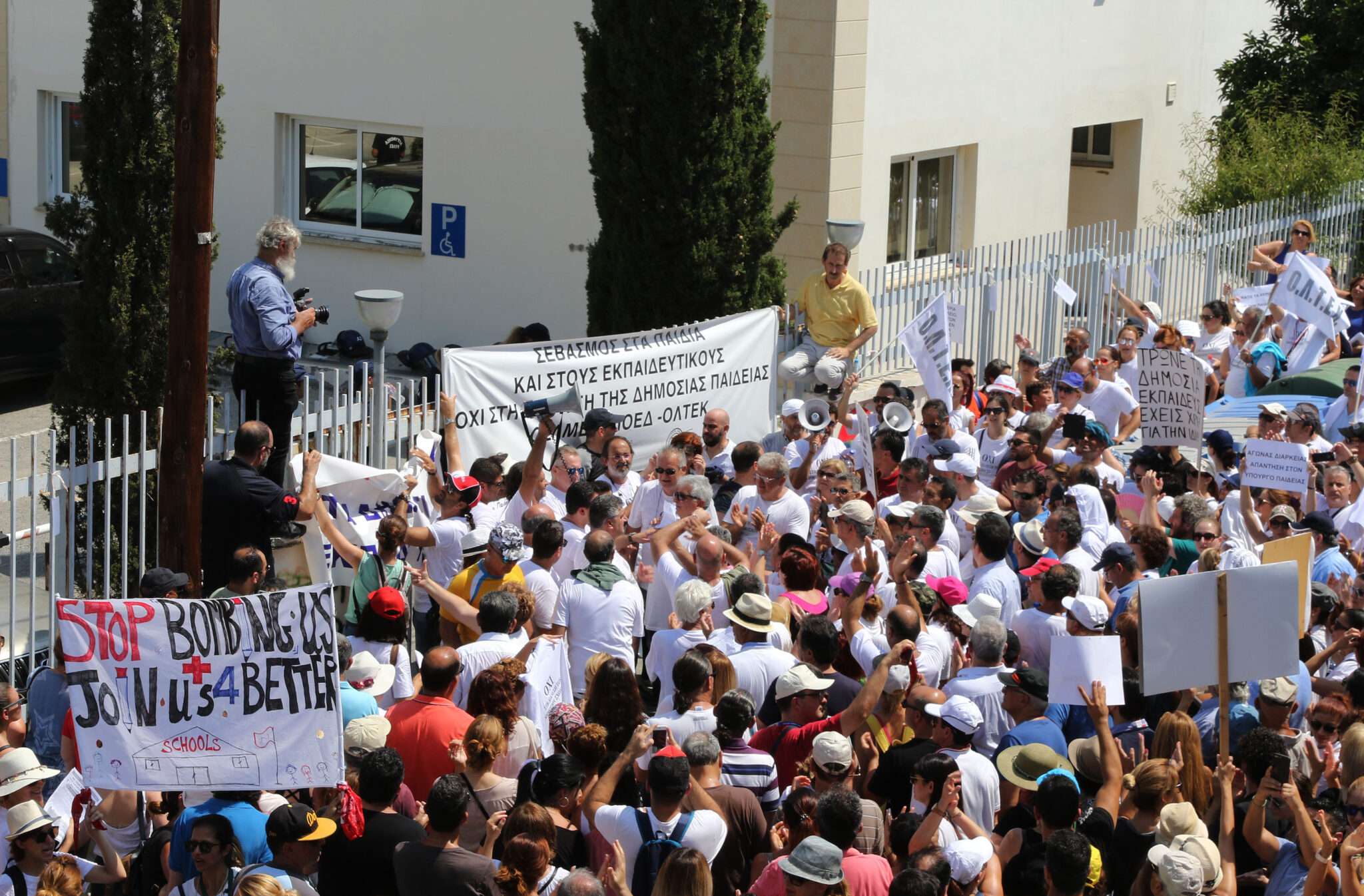 Οι διαμαρτυρίες εκπαιδευτικών "δεν αφορούν την ποιότητα της Παιδείας" (ΒΙΝΤΕΟ)