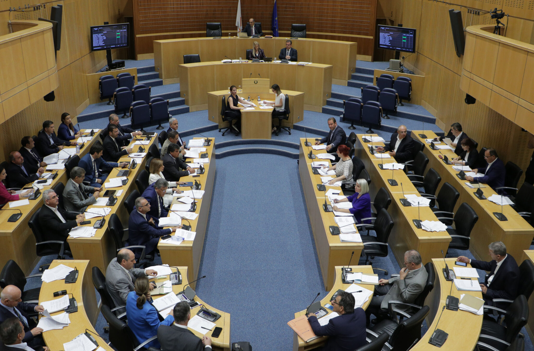 H Oλομέλεια της Βουλής "σφράγισε" το deal Eλληνικής-Συνεργατισμού (ΒΙΝΤΕΟ&ΦΩΤΟ)