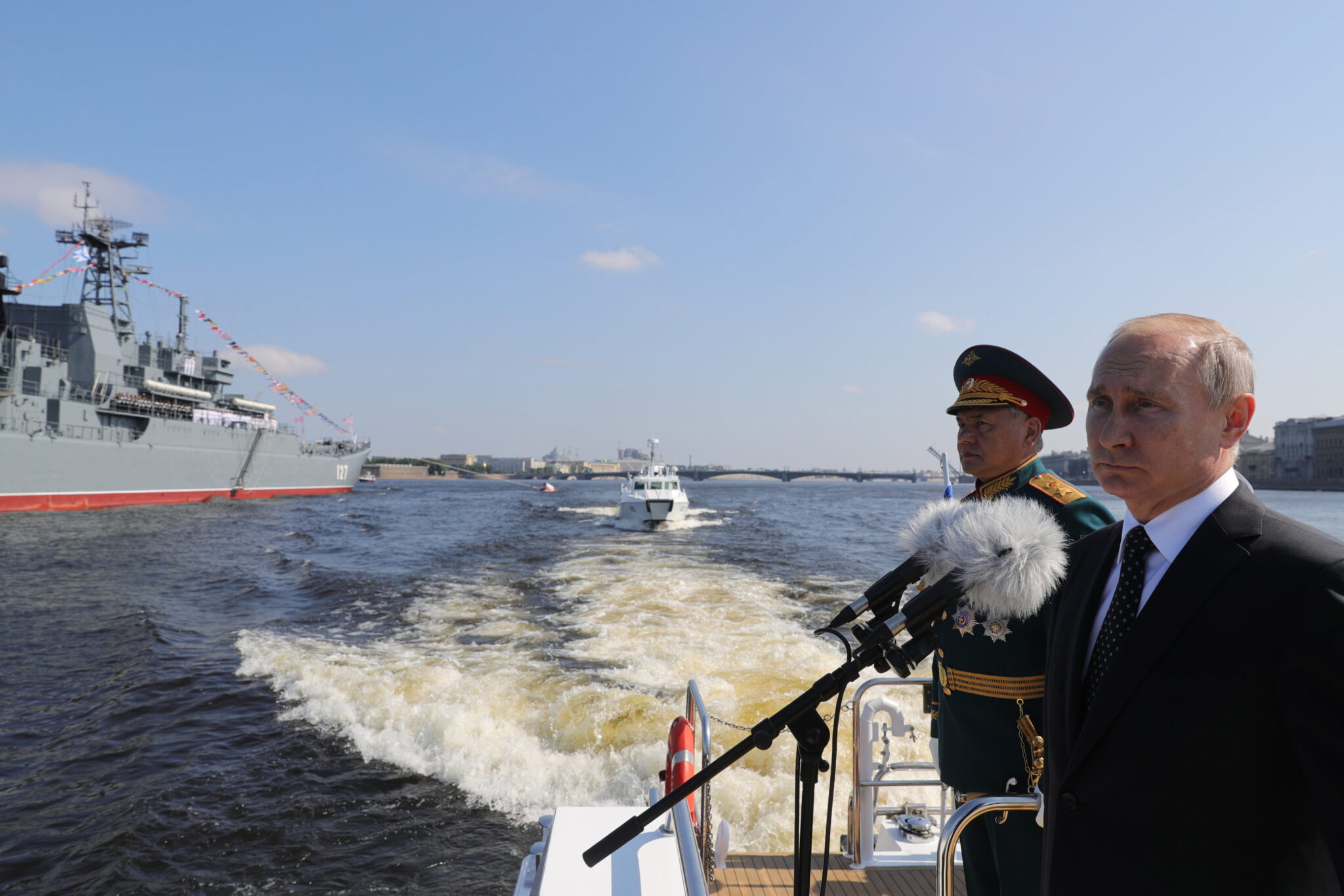 Ο Πούτιν επιθεώρησε δύναμη 4.000 στελεχών του ρωσικού Πολεμικού Ναυτικού