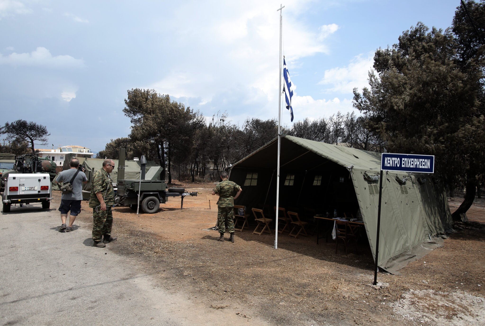 Ο Κύπριος που αυτοβούλως προσφέρει βοήθεια στους πυρόπληκτους της Αττικής