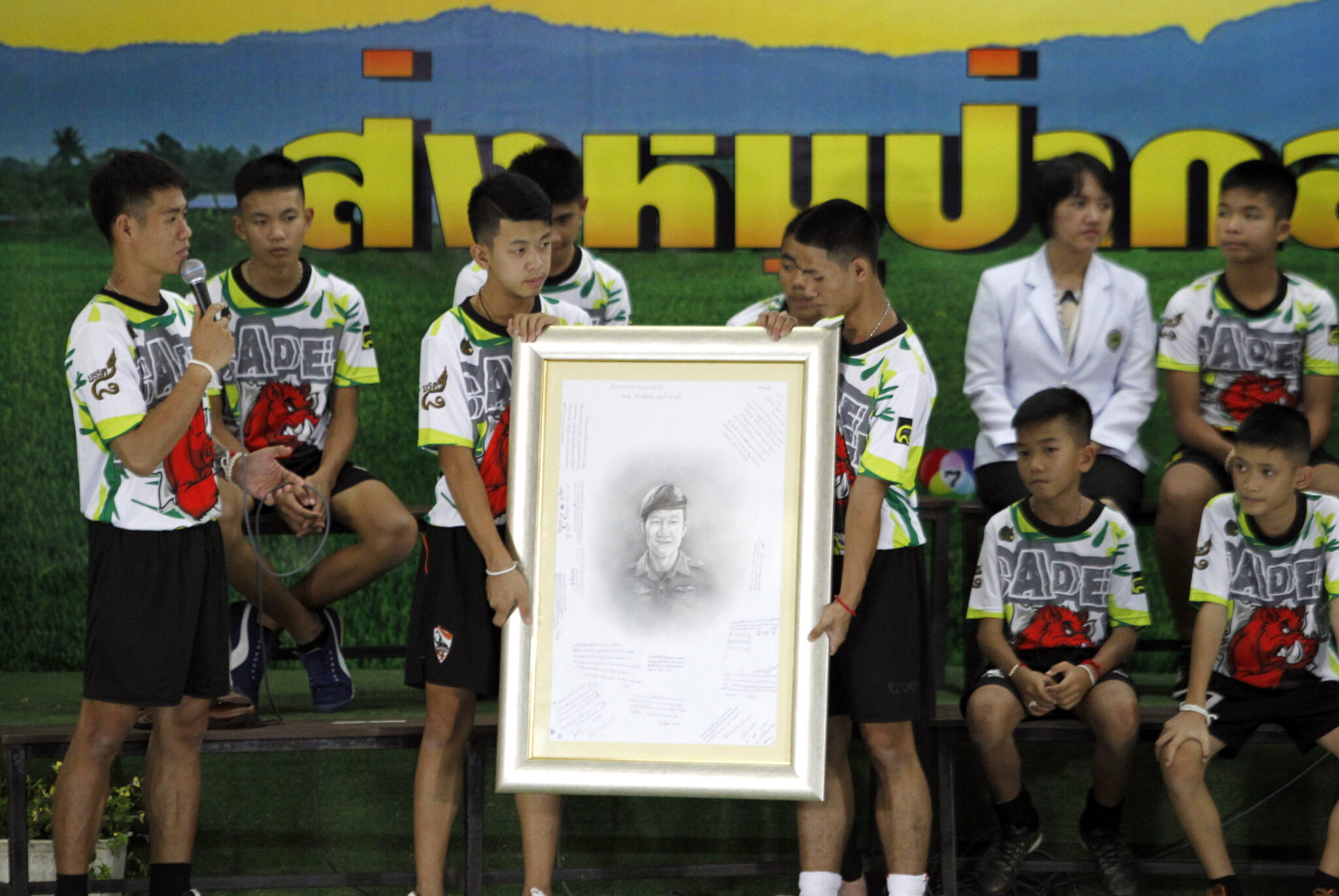 "Πολεμήστε, μην απελπίζεστε" το μήνυμα των "Αγριόχοιρων" της Ταϊλάνδης (ΦΩΤΟ)