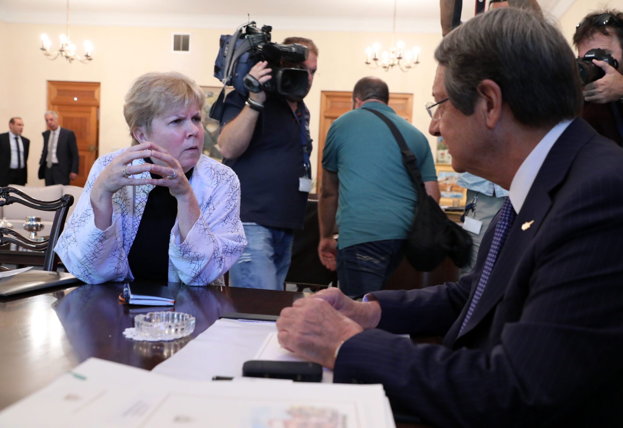 Πέραν των δύο ωρών η συνάντηση Αναστασιάδη-Τζέιν Χολ Λουτ (ΒΙΝΤΕΟ&ΦΩΤΟ)