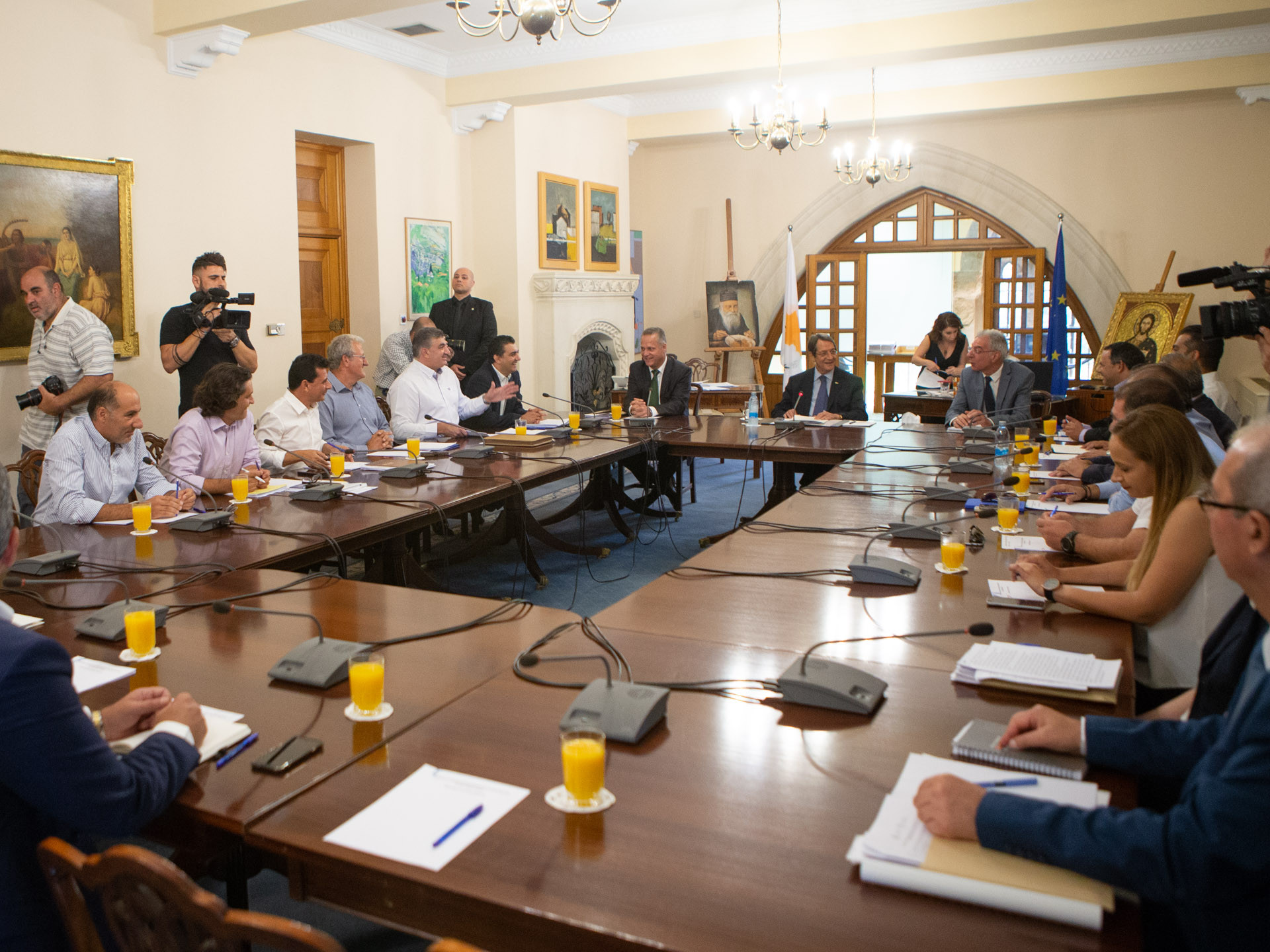 Διάλογος "φωτιά" ανάμεσα σε Υπ. Παιδείας και Συνδικαλιστή (ΒΙΝΤΕΟ)